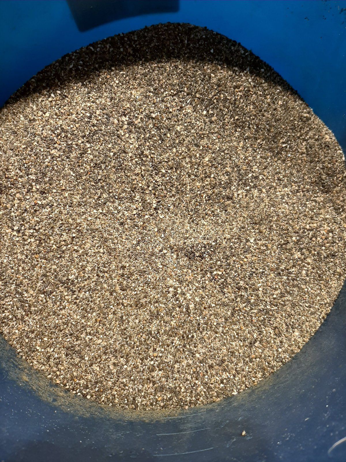 Quikrete grey Play Sand in bucket dry.jpg